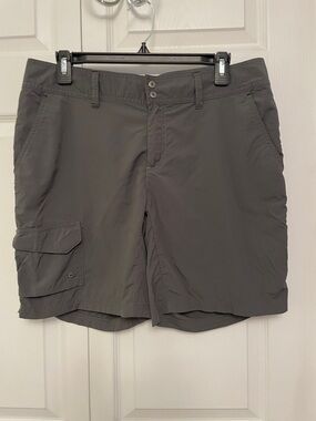 Columbia Women’s OMNI-Shade Hiking Outdoors Gray Shorts Great Condition Size 10